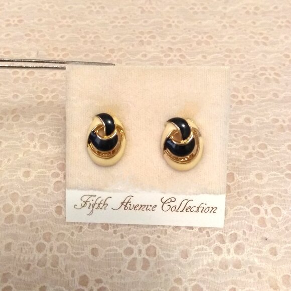 Vintage Cream Blue Enamel Gold Tone Art Deco Oval Earrings Non-Pierced Clip - Picture 1 of 7